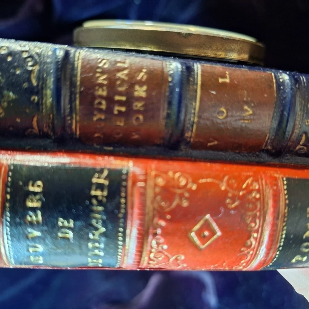 Vintage Style Faux Books Bookend Clock